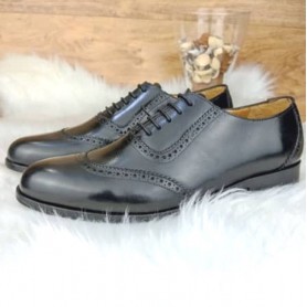 Chaussures de ville classique à lacets, bout pointu, en cuir noir, semelle simple et doublure en mollet.